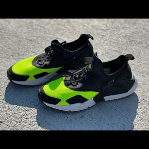 Nike Air Huarache Black/Yellow Size 10